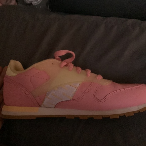 Reebok Classic Leather Pastel BS8972 Kids Shoes Universal White Pink. - Picture 2 of 2